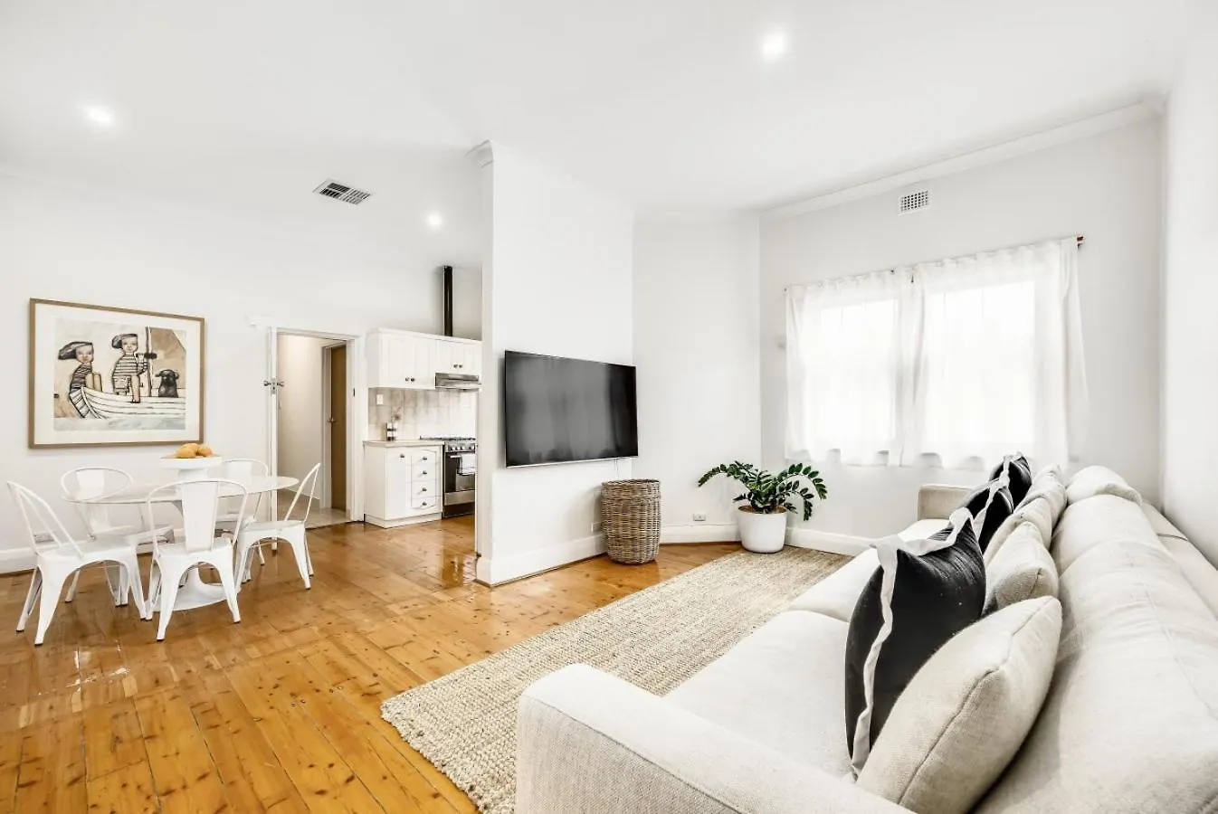 Comfortable & Convenient Family Home location